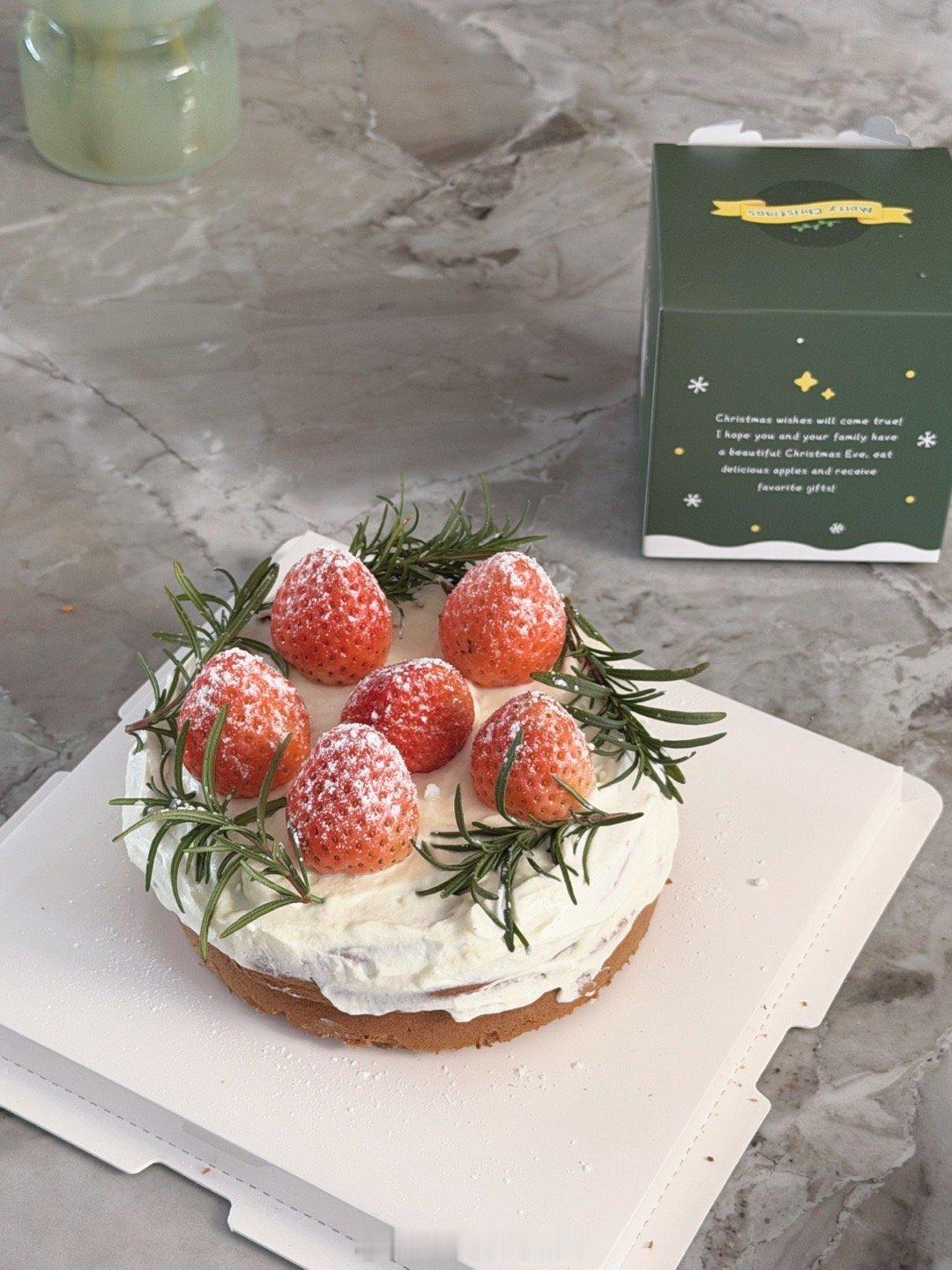 今天做的潦草的小蛋糕^ - ^ 