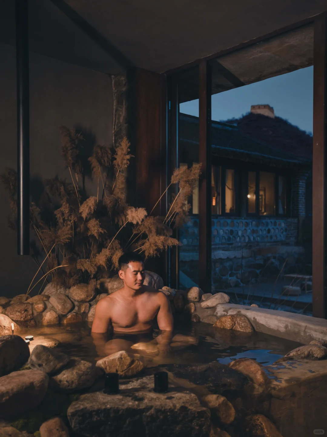 长城旁的私汤瓦屋，让我想原地隐居！