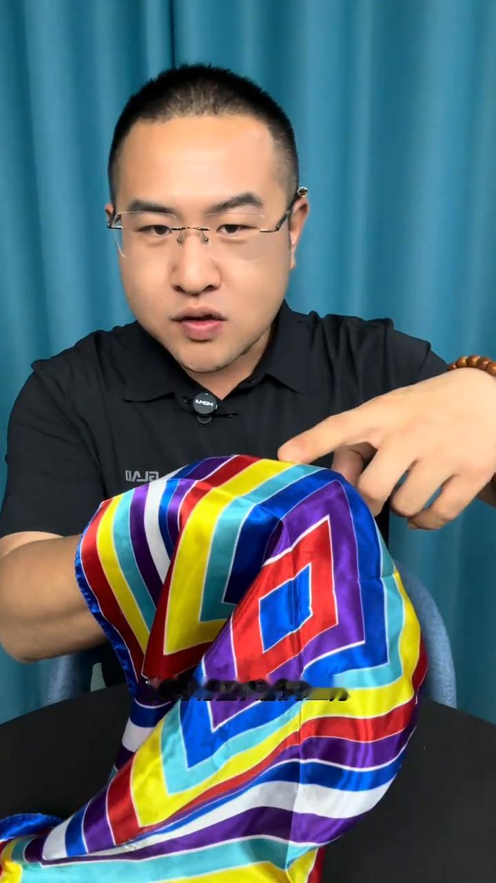 香烟消失术，老弟惊呆了。
大家好，视频中的香烟消失是如何做到的？非常的简单。
·