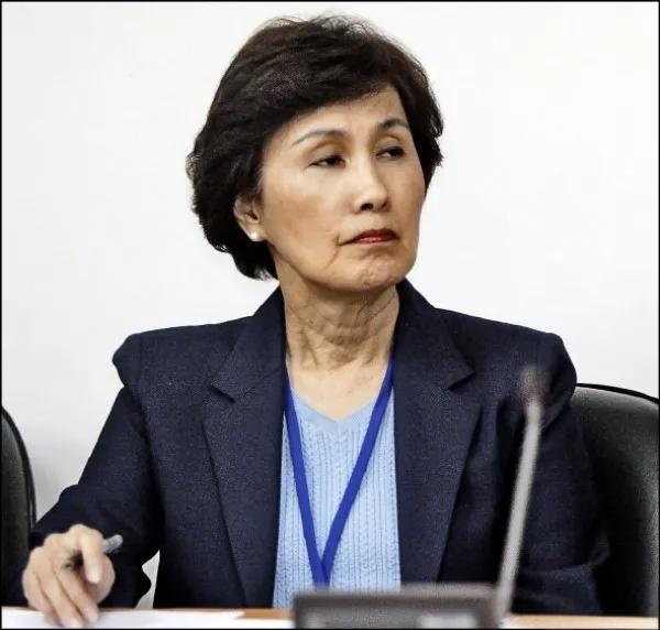 马英九大姐马以南7月16日突然通过律师发布声明，称今后若有人擅自以马英九名义签字