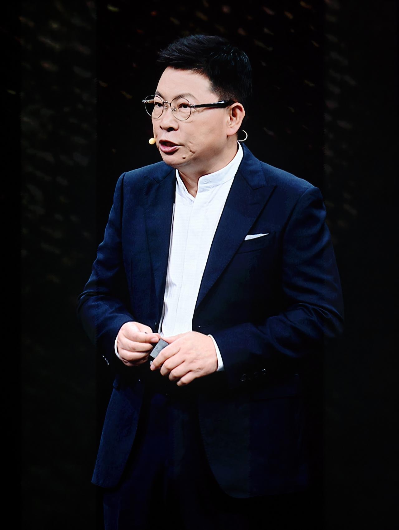 来看全新一代问界M9
 6个激光雷达，目前同级最强硬件配置了吧
硬件越多，越考验