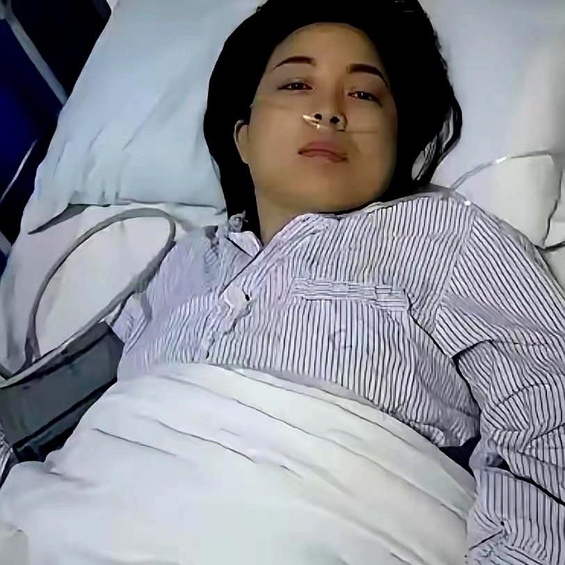 讲真，这世上真有傻子。
项菊香硬是把一个出车祸被亲爹妈扔下不管的植物人姑娘，直接