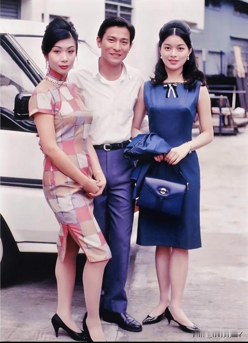 这张照片拍摄于1993年，刘德华与刘锦玲和吴家丽同框的合影，那时候刘德华32岁，