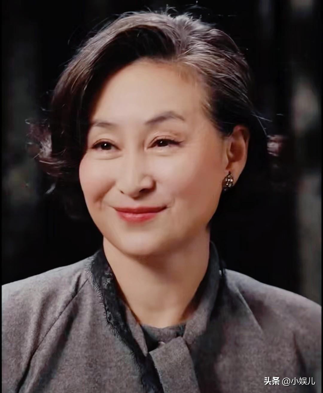 你绝对想不到，
有人能无耻到什么地步。

​身家百亿的何超琼，居然被一个素不相识