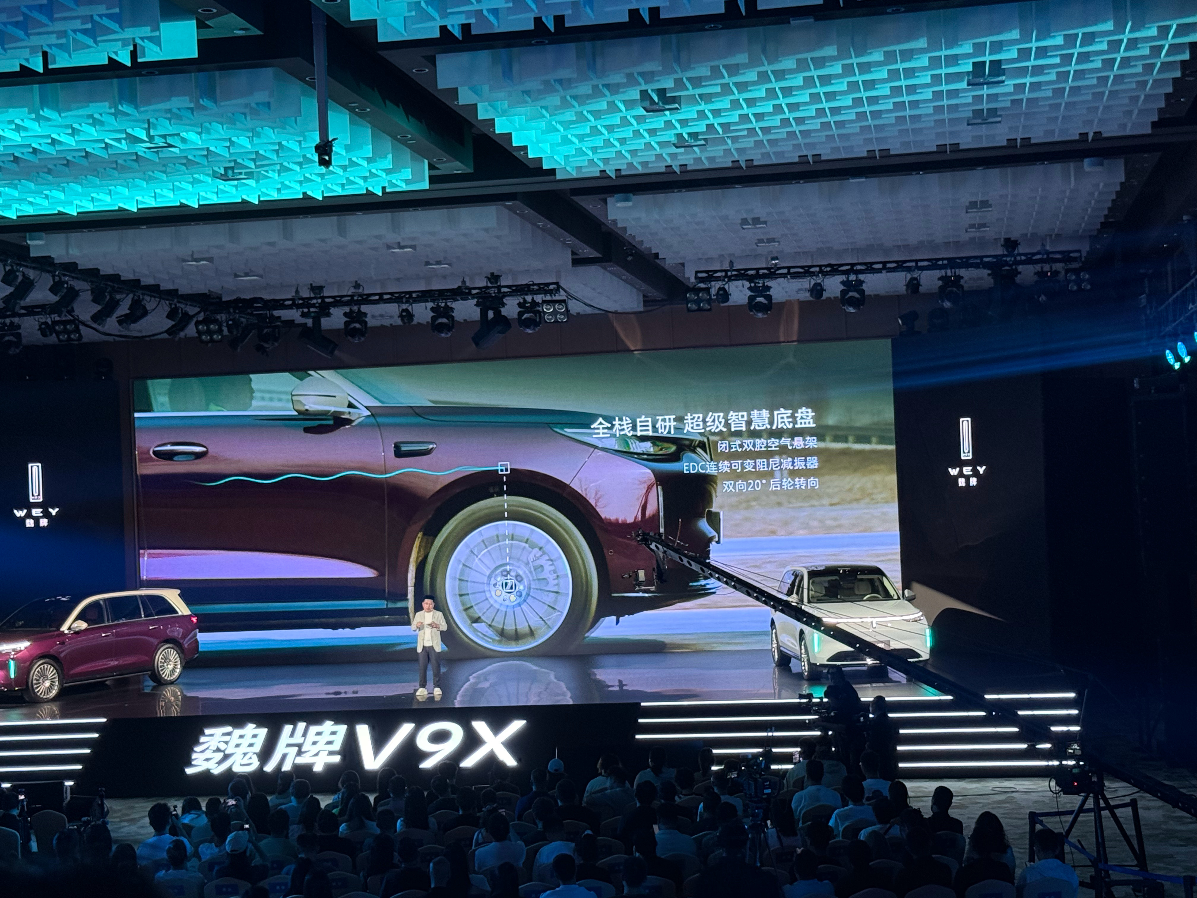 魏牌V9X家庭版上市家里用车尤其是买大车，就怕不好停车坐着不舒服。不过在魏牌V9