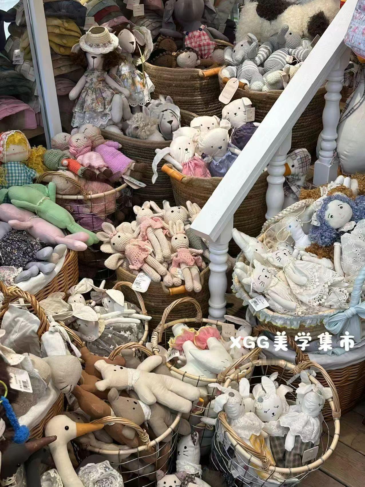 卖小兔发夹的姐姐来找我了hhh 她人还挺好的 我说加上微信改天我可以直接在网上跟