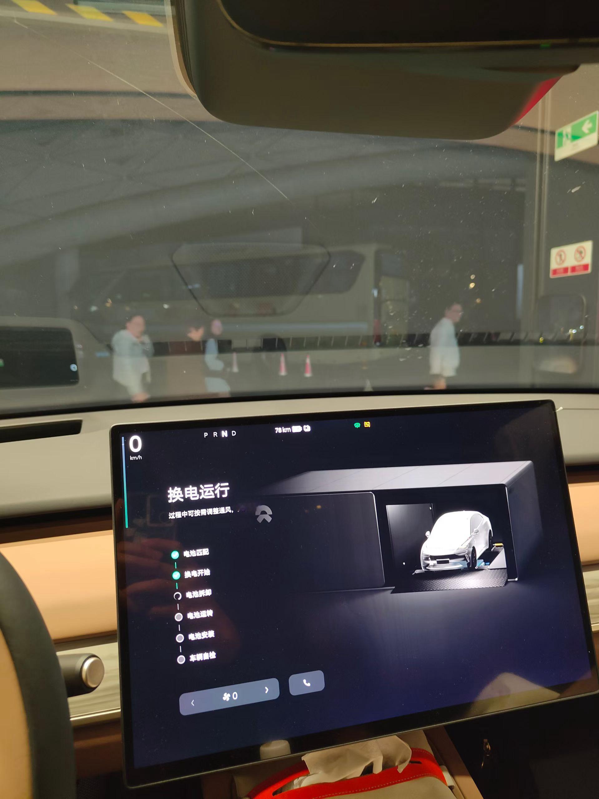 换电的情绪价值，来自于路人的注视👀！ 