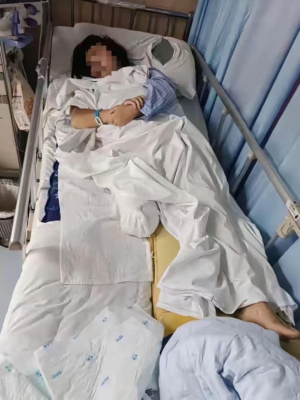 武汉光谷中心城集市中有一个两平方米的冰粉摊，被一个来自四川的女人杜萍萍守着已经五