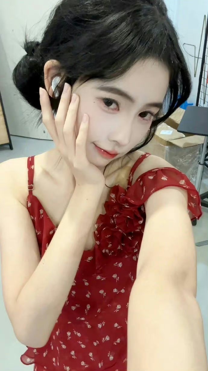 丝芭的二代鞠婧祎 ​​​