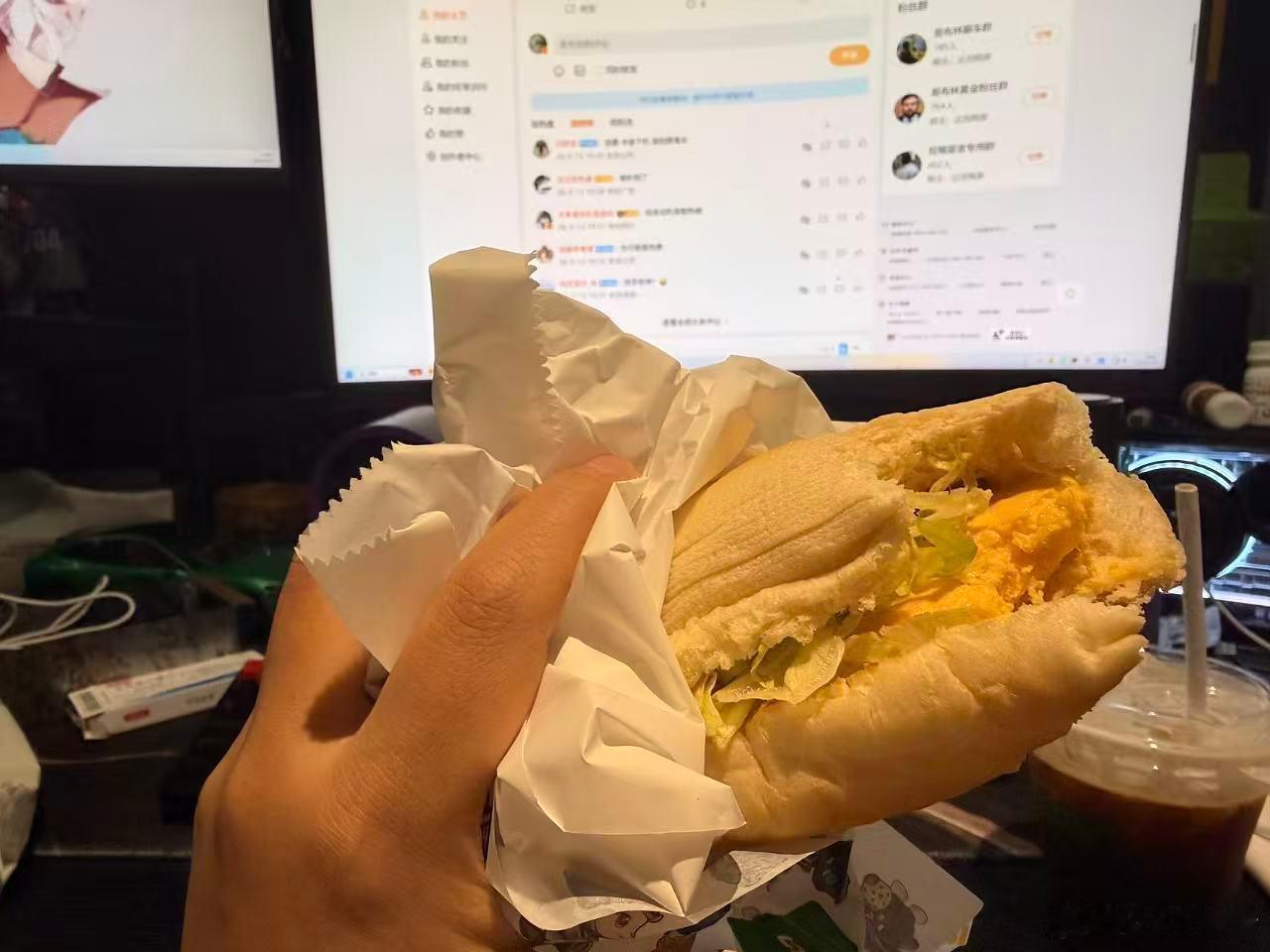 今天也是赛百味 15块 肉蛋奶蛋白质+咖啡，真挺划算的