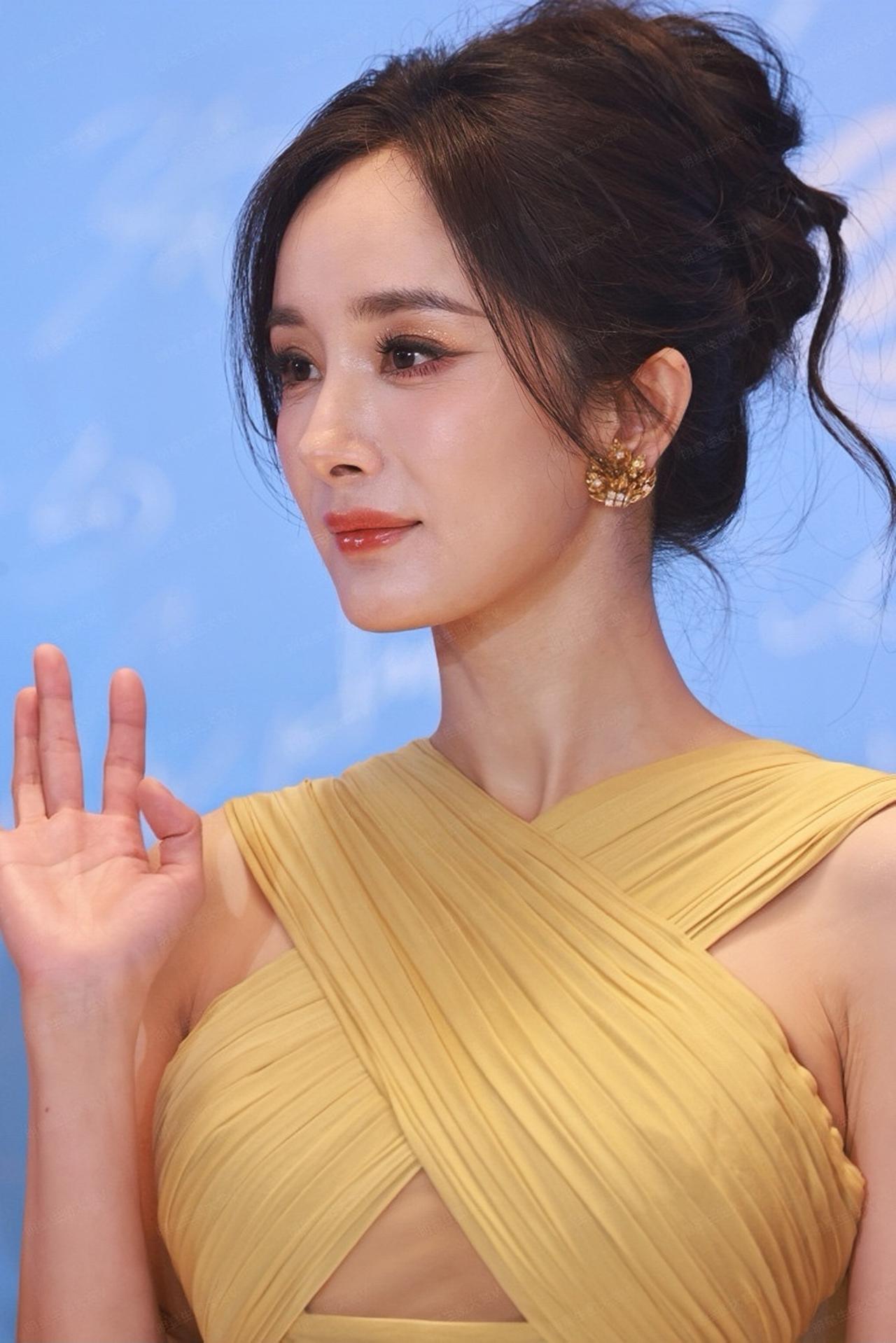 x 2025尖叫之夜红毯生图