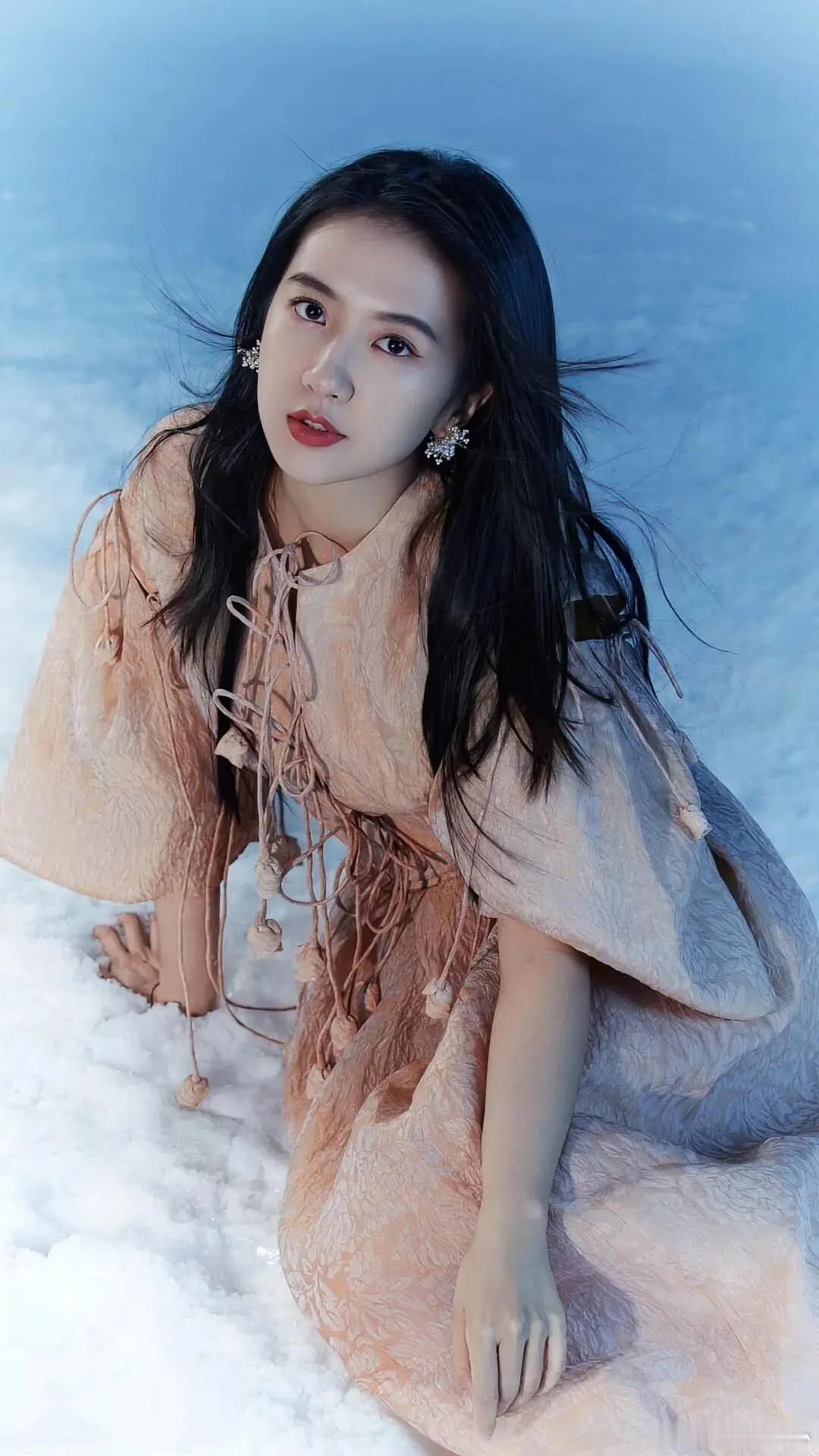 许龄月演过很多角色，但一直不温不火，她今年才33岁啊！既不小也不算大，应该获得资