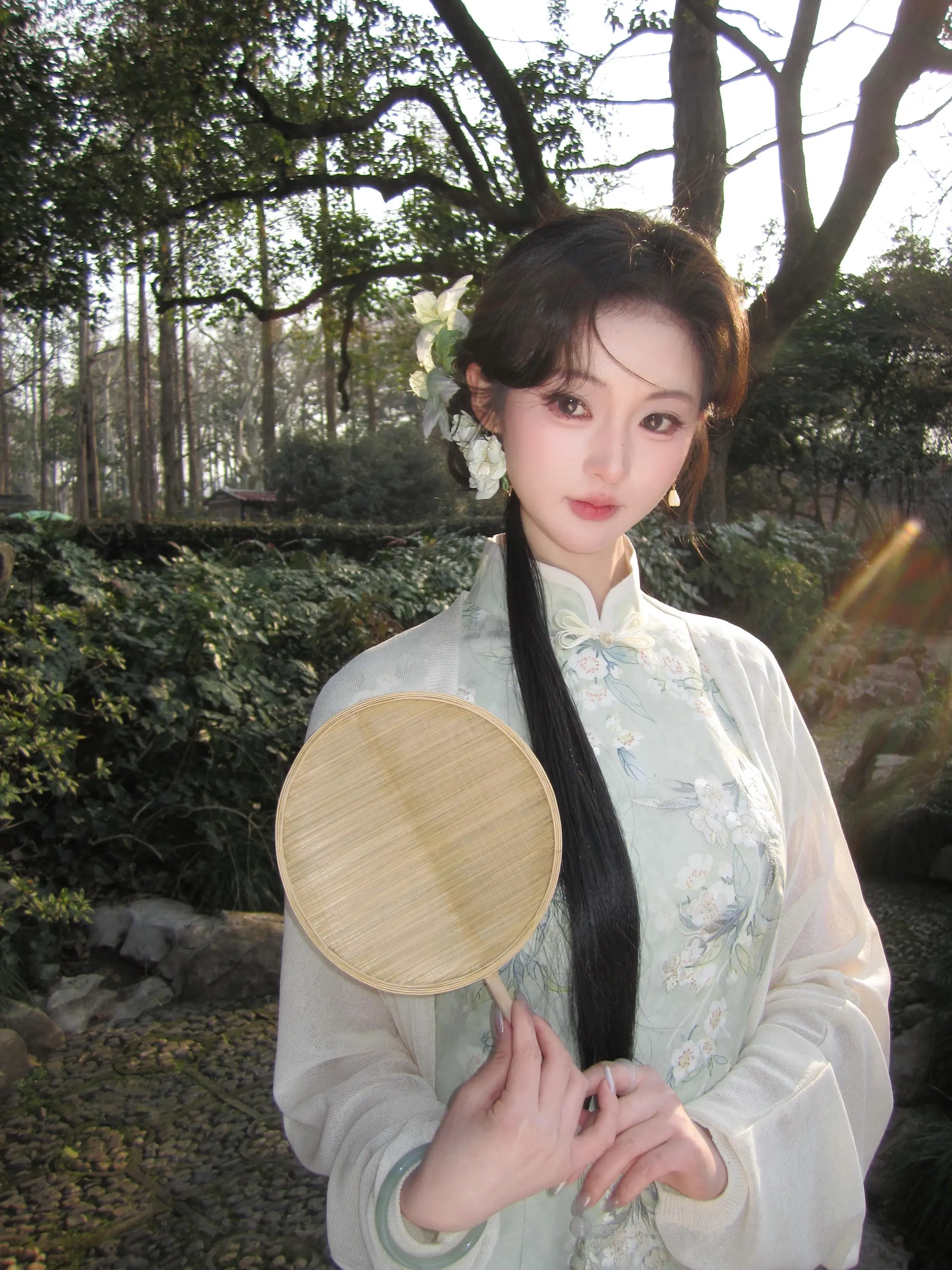 我知这世界如露水般短暂，然而，然而。