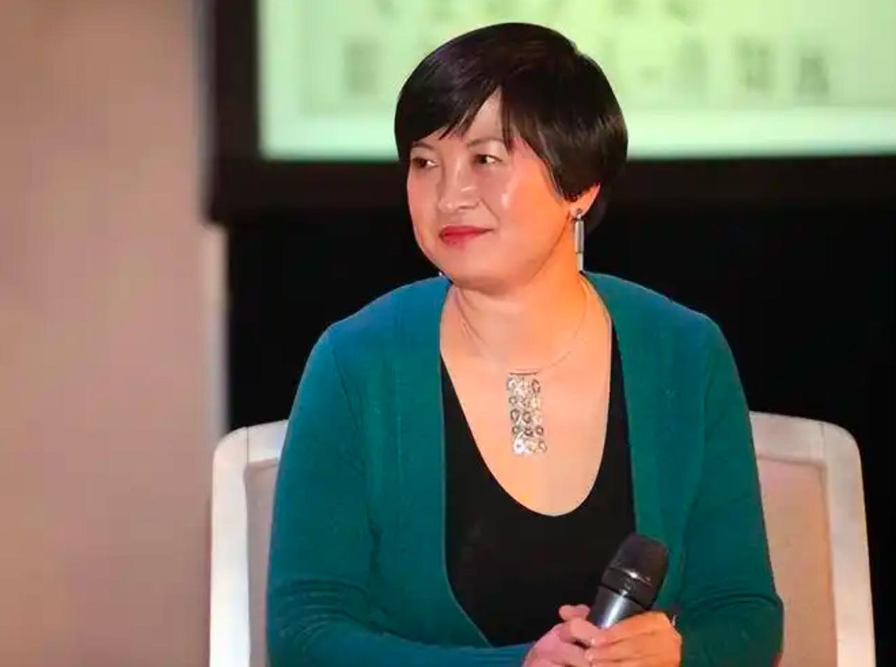 袁莉这波操作分明是借“新闻自由”之名，行精准迫害之实！

身为华裔、曾任职新华社