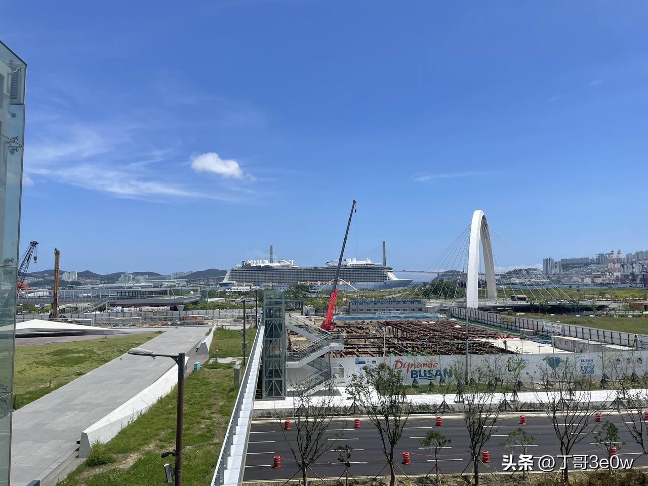 【昨日客流】
8月28日（周五）
武汉城市轨道交通线网客运量（含换乘）为407.