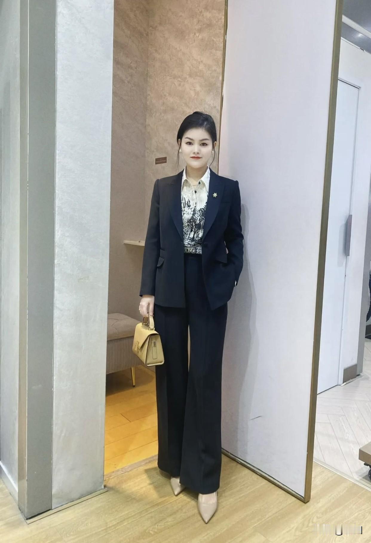 怎样穿才显得更有品味不同场合穿不同风格衣服。