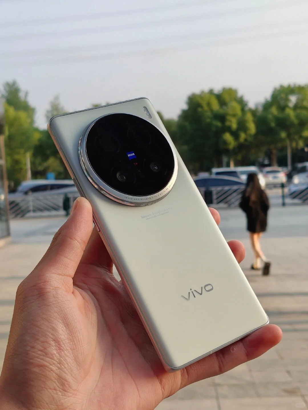 vivo X100Ultra的质感让我觉得在现在的旗舰手机中好像只有华为Pura...