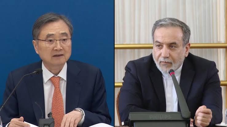 伊朗外长阿拉格齐9月11日主动致电韩国外长赵显，通话持续约10至15分钟。此时韩