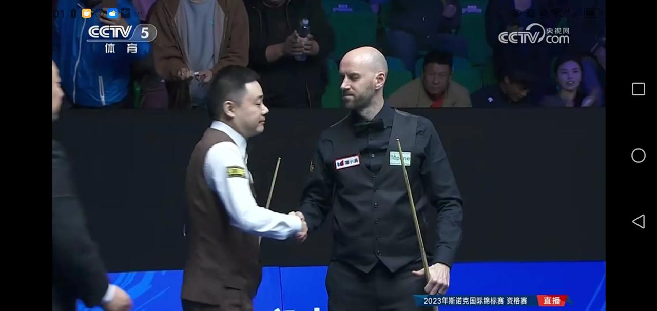 丁俊晖6：1战胜对手，强势进入国际锦标赛正赛。
在取胜的六局比赛中，丁俊晖打出三