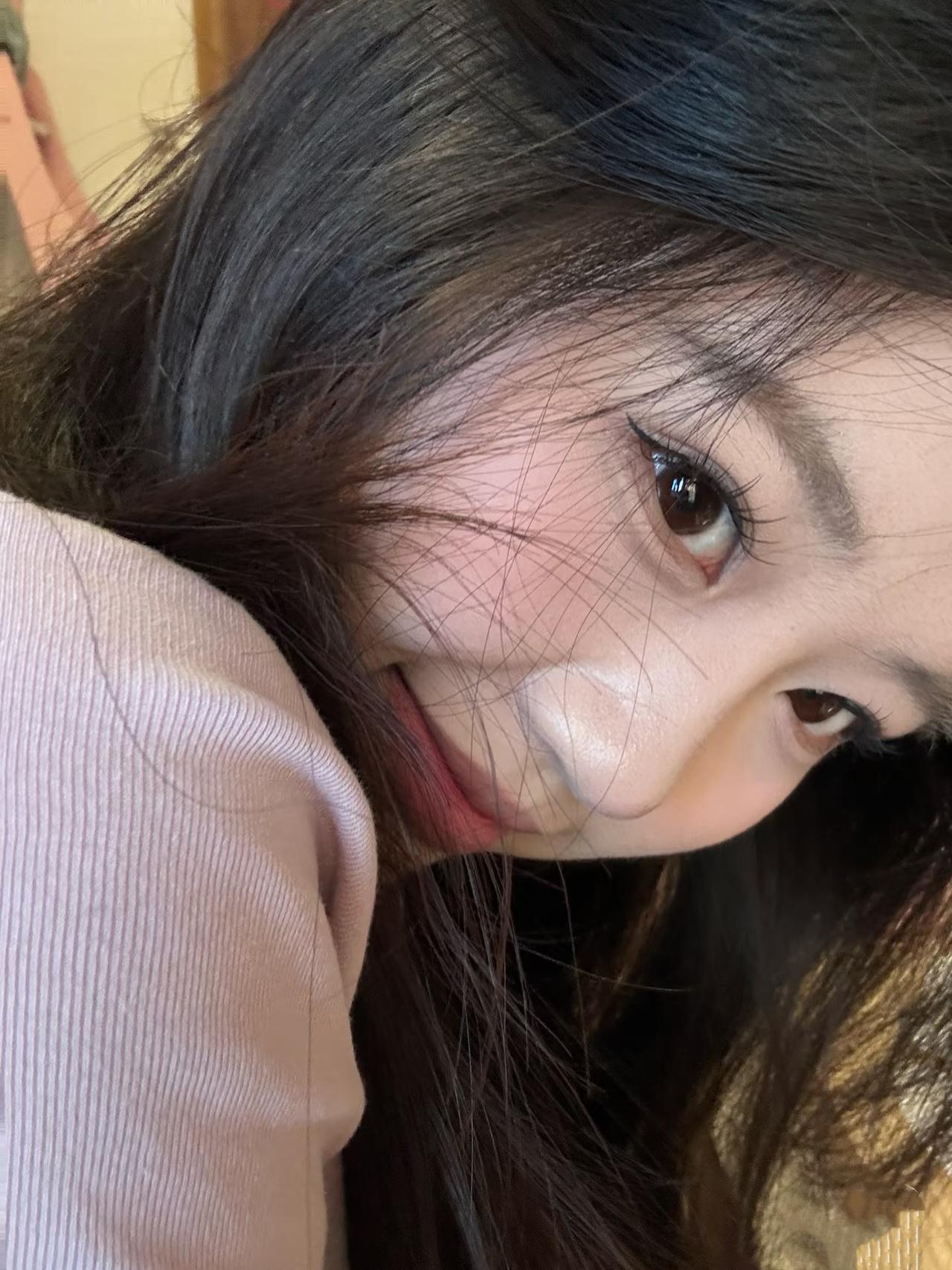 这半年有点苦，
和谁也不想说，
自己走过的这一段路 ，
只有自己知道。
愿202