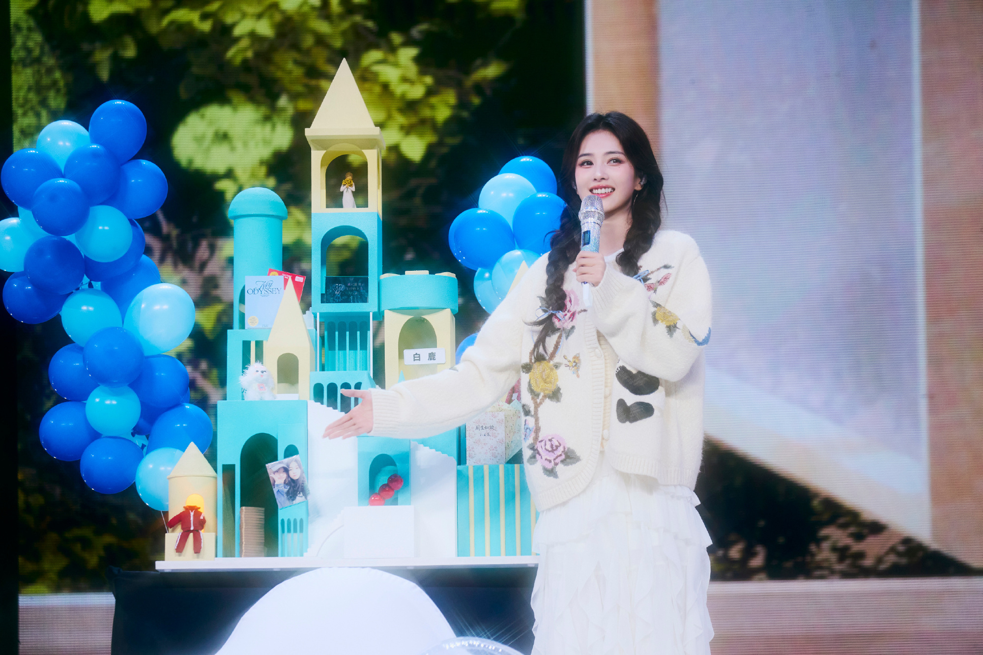 演员白鹿的第一个十年杀青快乐🥹继续在新的故事里见面吧一切刚刚好白鹿独资工作室叫