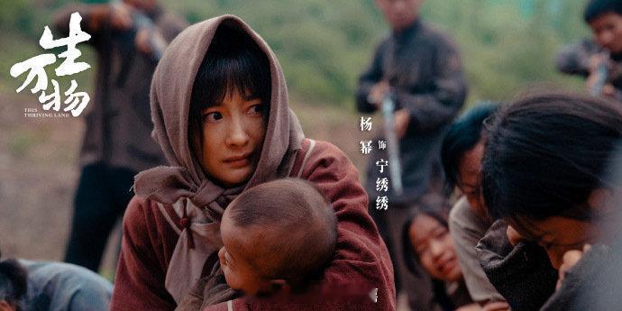 剧宣标杆 85花杨幂90花杨紫85花杨幂“绣绣TV”玩梗鲜活，90花杨紫穿戏服、