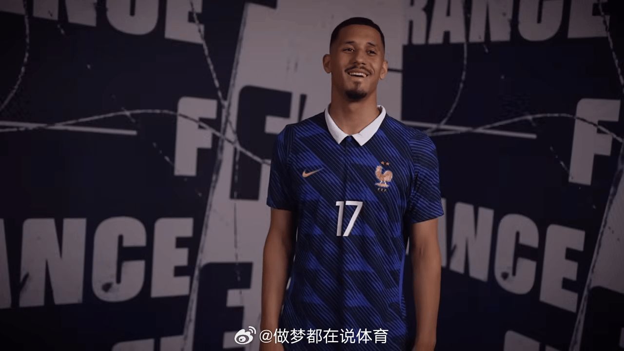 在接受FIFA官方采访时，法国后卫威廉-萨利巴谈到了法国防线组内亲密的友谊，并展