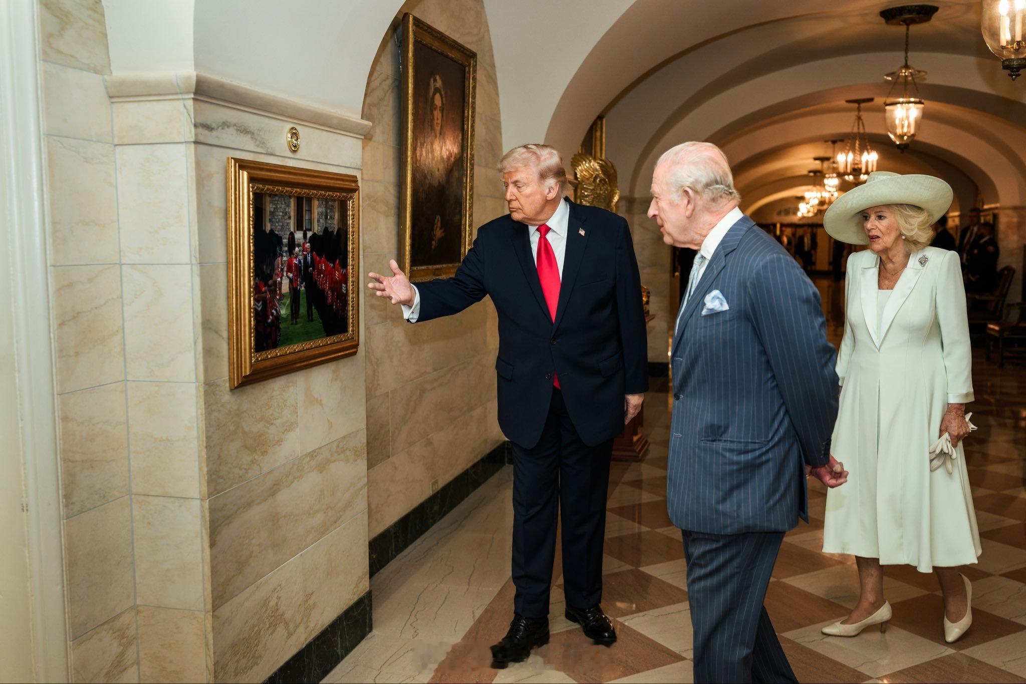 英国王室  昨天查尔斯三世和卡米拉王后在白宫有浏览到去年在温莎城堡举行的国访欢迎