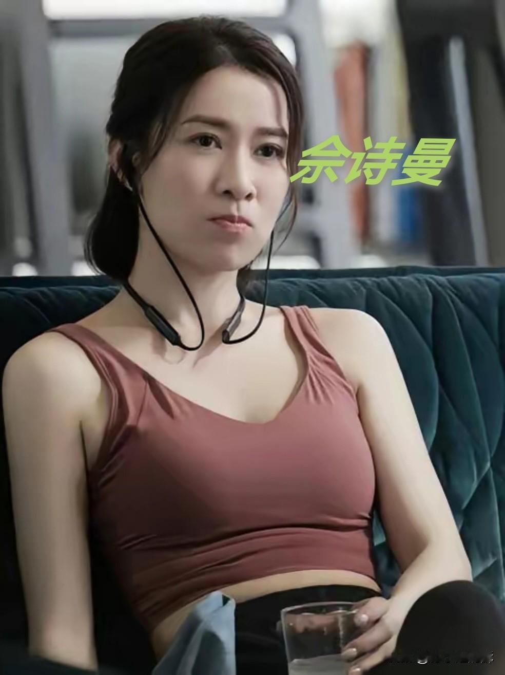 佘诗曼真的是有心
十几年坚持做一件事
换做一般人，还真不一定能做到

这事说大也