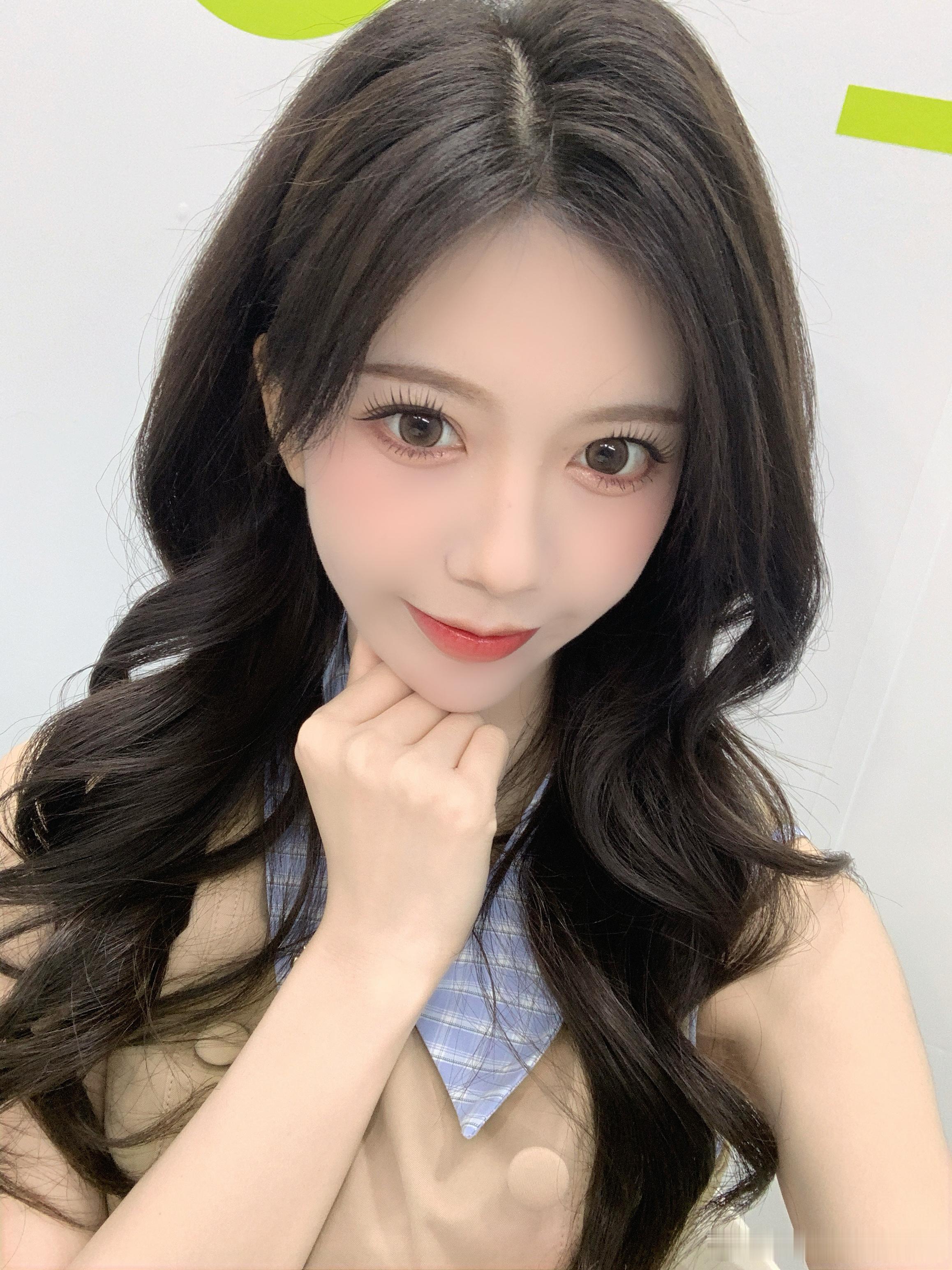 黄楚茵 