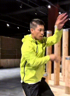 特意去看了赵鸿刚的通背拳训练视频，说真的还是很有力道的。肯定不能拿赵师傅的通背拳