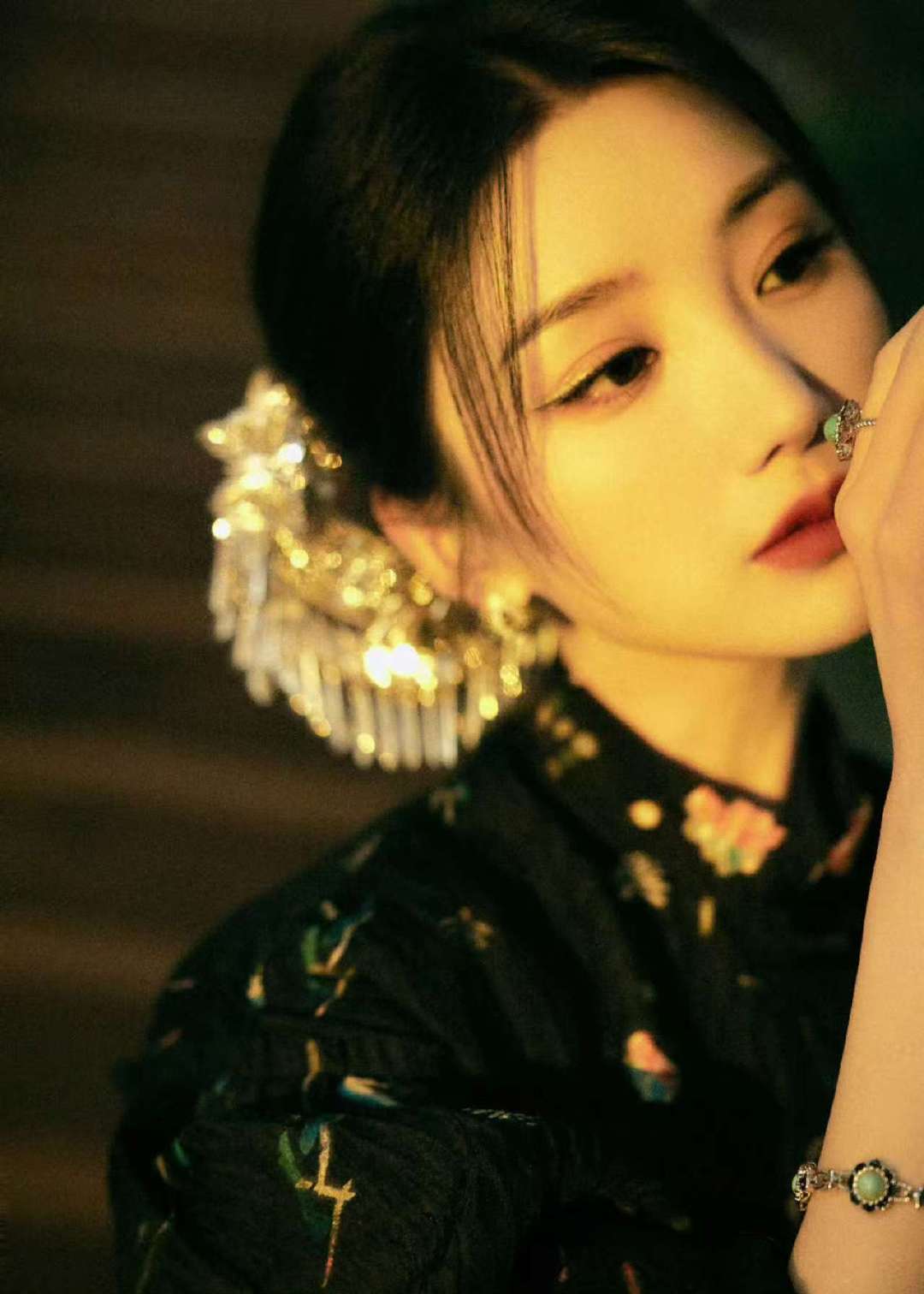 毛晓彤复古旗袍大片！