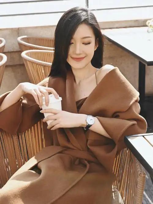 女人经济独立，到底有多爽？
 
刷到女人经济独立是什么样感觉这个话题，我瞬间来了