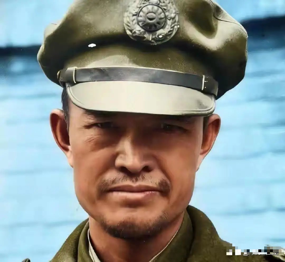 1949年，赵世玲太原被俘后的一张留影，神情凝重，数月后被处决 