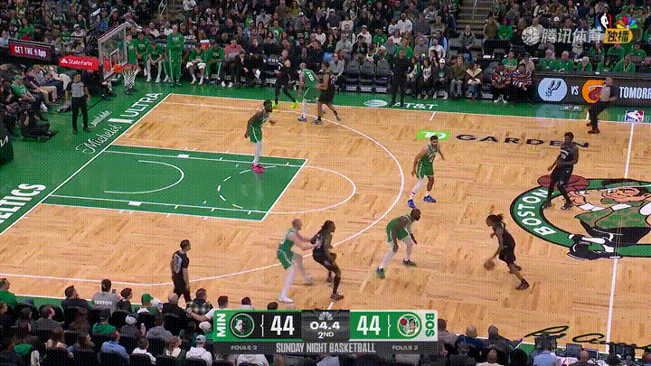 森林狼大将海兰德真是太得意洋洋了！在今天森林狼客场挑战凯尔特人的比赛中，当时比赛