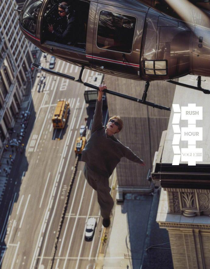 #檀健次坐直升机去秀场##檀健次好飞的赶秀人# 檀健次的赶秀风格独树一帜，坐直升