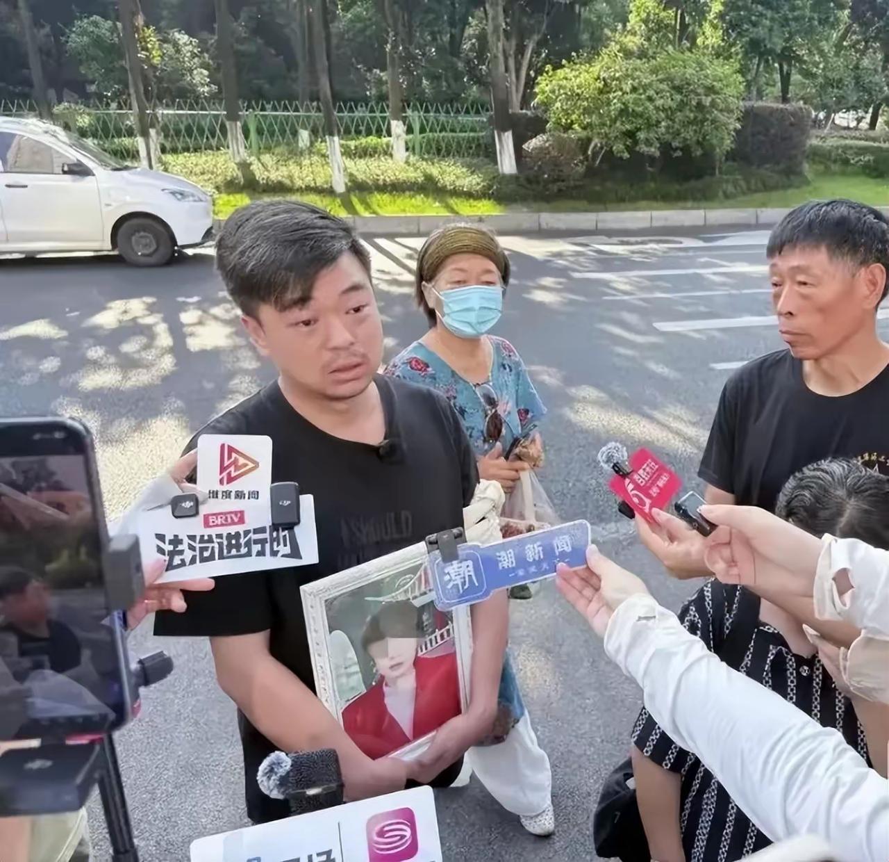 “泸州花坛白骨案”28年了，终于揭开谜底。
       假如没有屋顶漏水维修施
