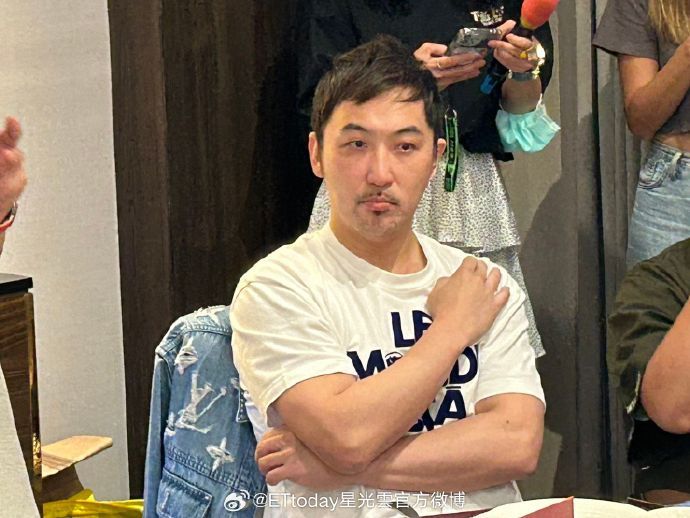 胡小祯新恋情 据台媒，小祯（胡盈祯）大方认爱小 7 岁厨师男友！此前媒体曾拍到她