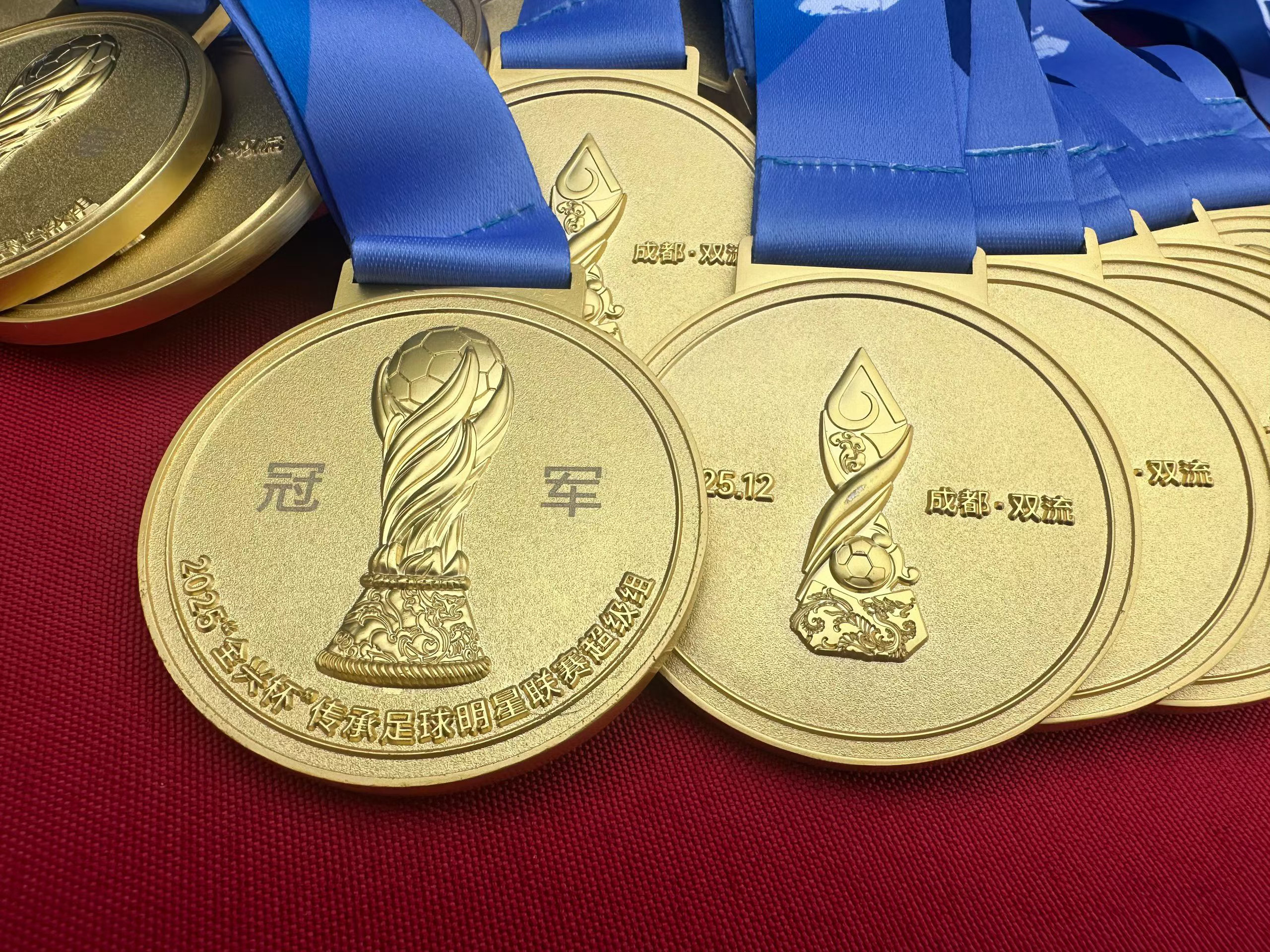 解说传承足球明星赛的第二年，见证冠军和颁奖典礼的一天。我的日常plog中国传承足