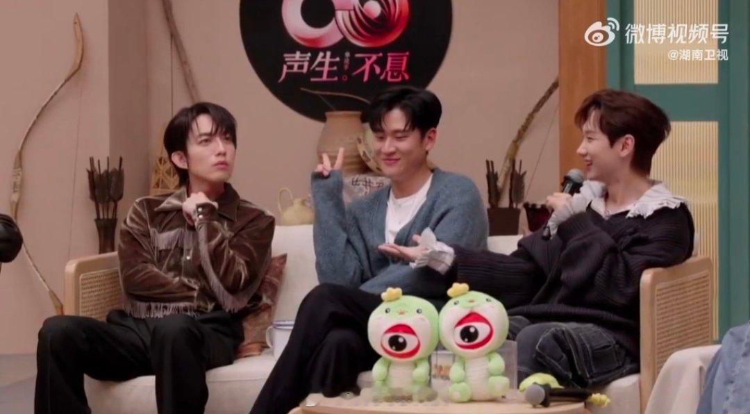 汪苏泷的社死搭子质量超标！林宥嘉的温柔适配+周兴哲的活泼配合，在《声生不息》后台