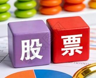 有人问，100万怎么配一个能长期拿、扛得住波动的股票组合？

有人说，挑几只看得