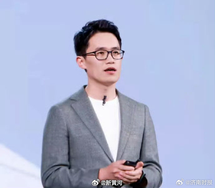 【#王腾回应新产品进度#】12日， 官宣品牌名：今天想和大家分享创业路上的第一个