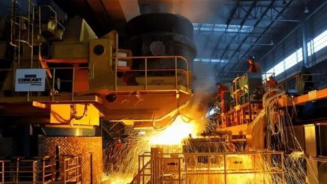 稀土牌还没打完，又要出一记钢铁牌！
中国稀土出口管制从今年10月9日启动，商务部