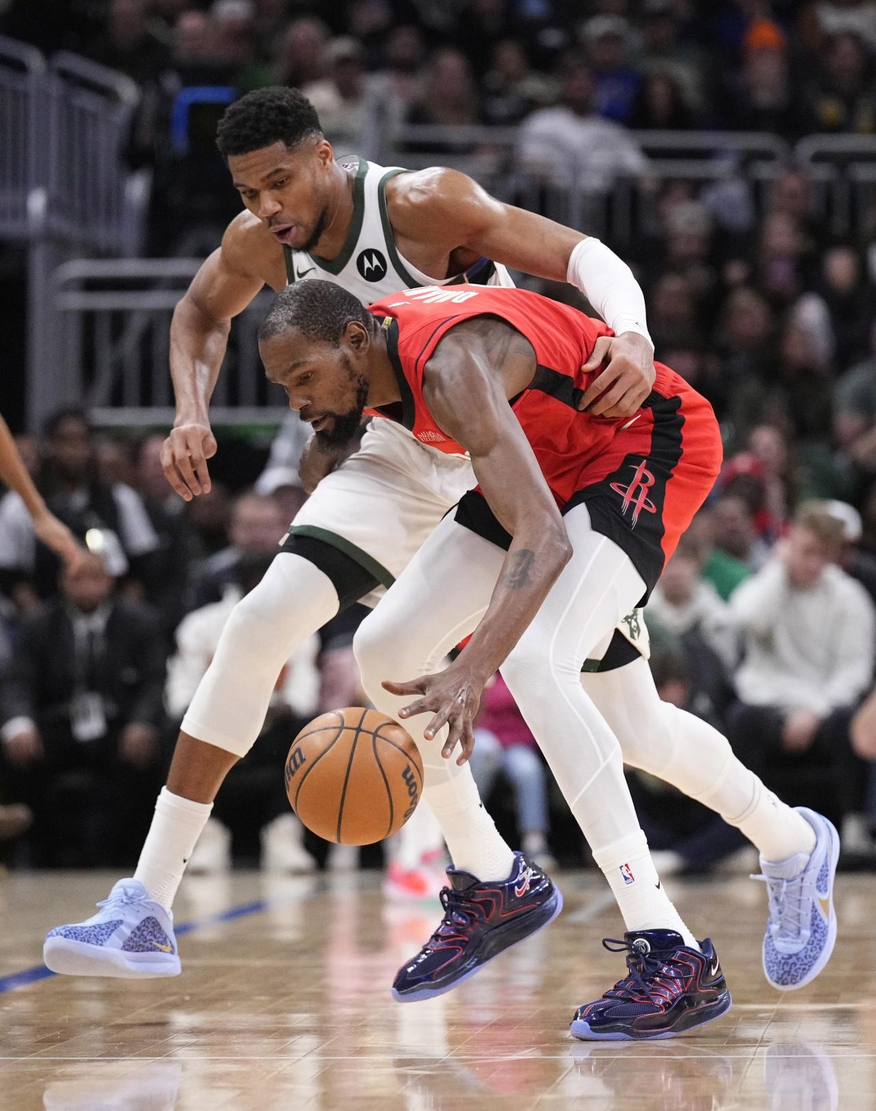 进入3月份以来，火箭仅取得6胜6负，输给公牛后，警钟就已经敲响了。

缺少正牌控