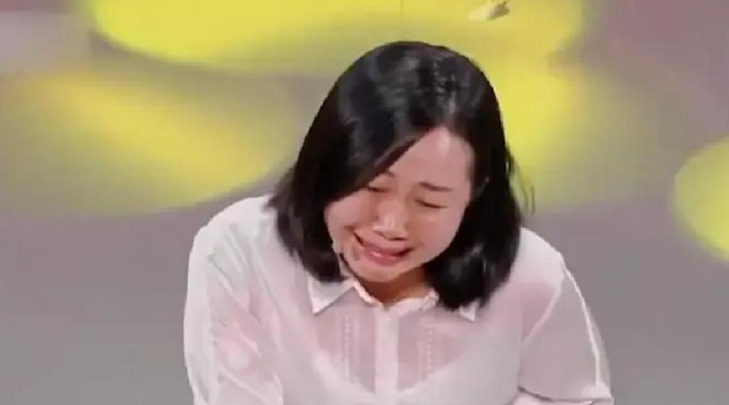湖南一女子3岁走失，40岁成为千万富豪后，登上电视寻亲。不料，亲生父母无人到场，