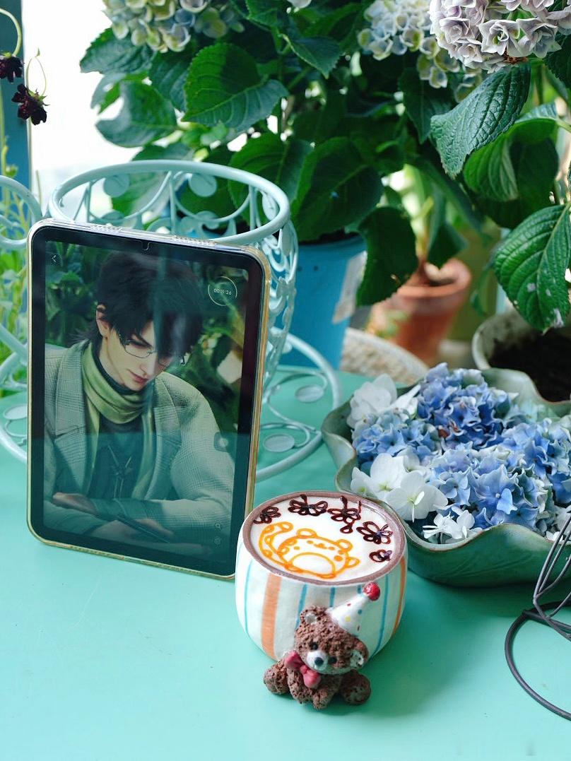 早♡⋆˙✩( ⸝⸝⸝^ ^)(> <⸝⸝⸝ )✩˙⋆♡今天来一杯巧克力味的咖啡☕