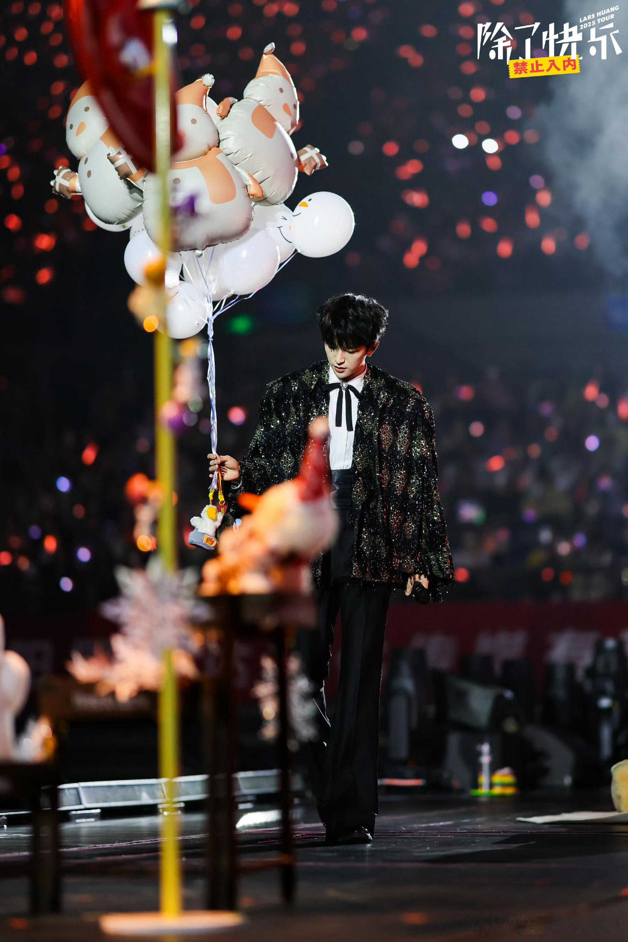 约唱三小时KTV的帅哥是黄子弘凡从期待到实现，快乐终于蔓延至东北的冬天。黄子弘凡