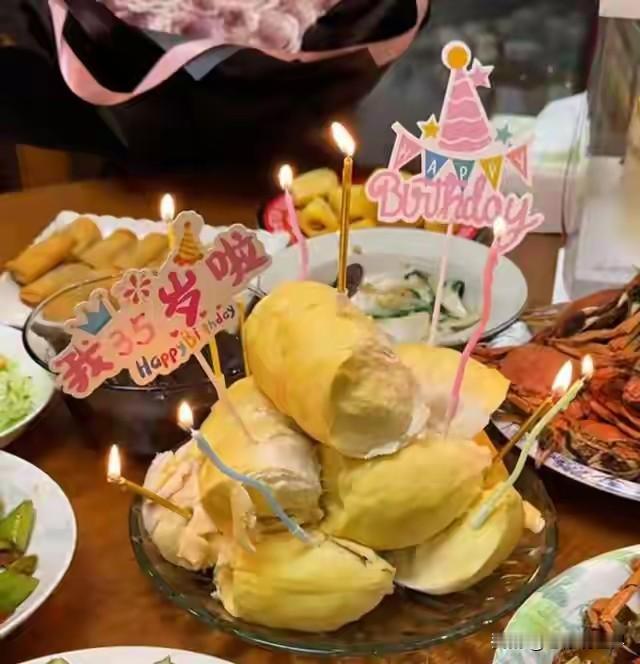 生日蛋糕新创意，真不错！以前总觉得生日必须要有奶油蛋糕，现在才发现，我们都花了多