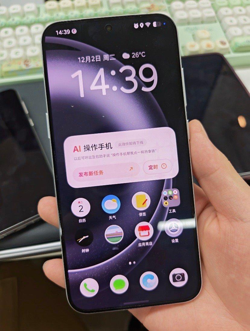 豆包手机售罄3499元工程机24小时售罄3万台，二手溢价超万元，这场AI手机热潮