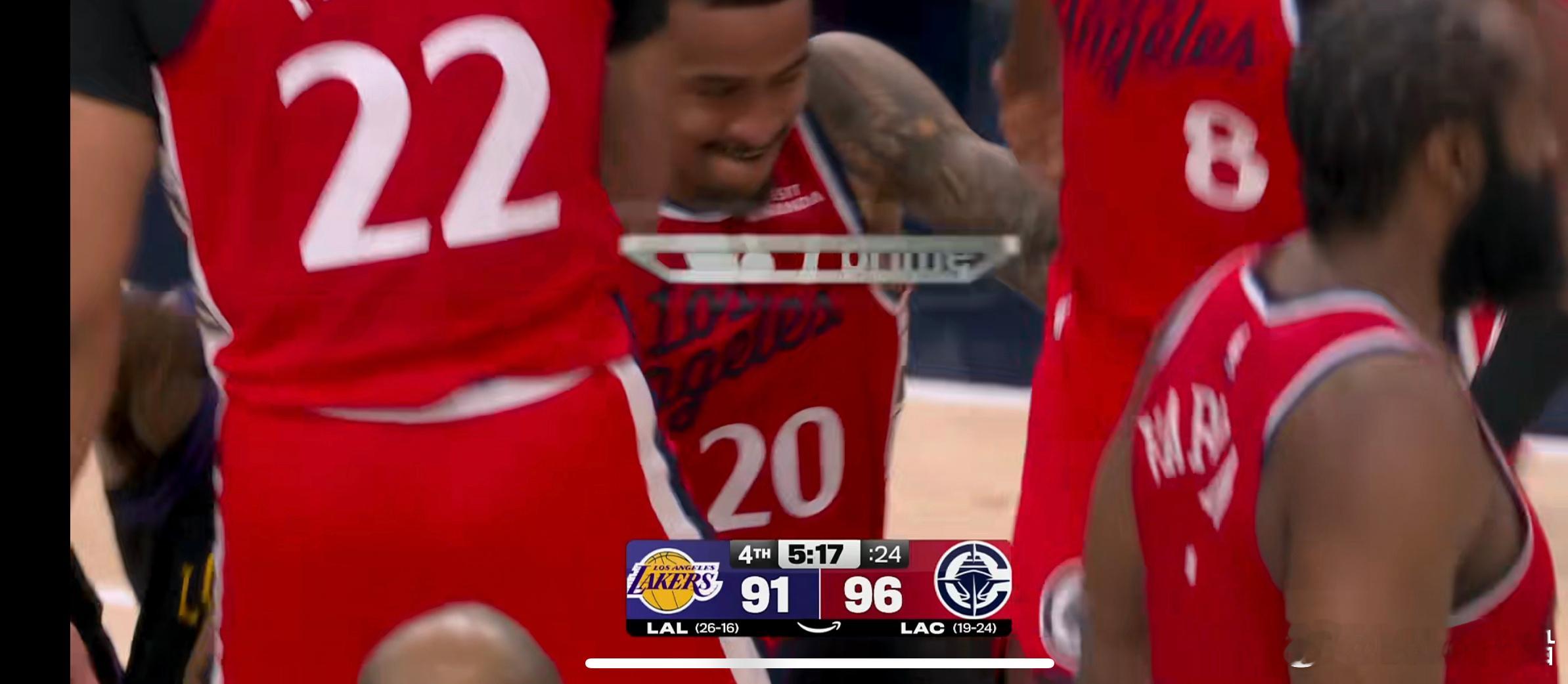 泰伦·卢表示，贾里德·范德比尔特在防守端拥有充分的自主权，可随意自主施展防守手段